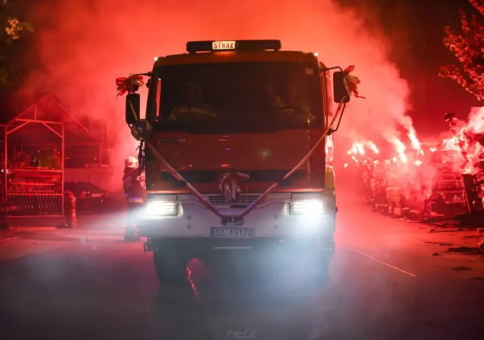 Bestwina: Strażacy pomogli ratownikom medycznym w otwarciu mieszkania