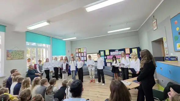 Dzień Edukacji Narodowej w jaworowej szkole – apel pełen humoru i wdzięczności