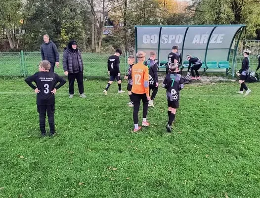 Sokół Buczkowice przegrywa z F4PRO Bielsko-Biała 0:6. Młodzi wojownicy nie odpuszczają
