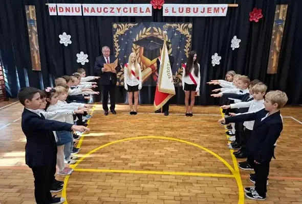 Ślubowanie pierwszaków i stypendia Burmistrza Szczyrku z okazji Dnia Edukacji Narodowej