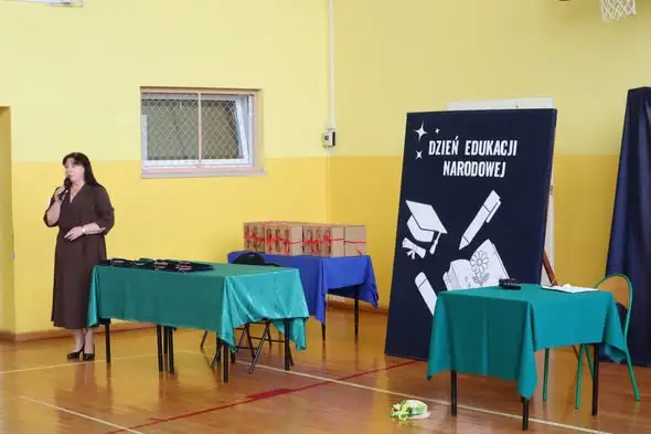 Dzień Edukacji Narodowej w Szkole Podstawowej w Jasienicy – uroczysta akademia i podziękowania