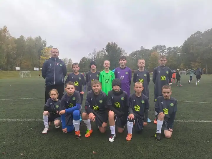 Reprezentacja chłopców z SP1 Kozy zajęła 7. miejsce w finale powiatowym igrzysk dzieci w piłce nożnej