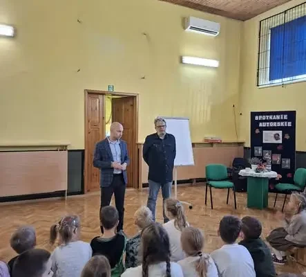 Paweł Wakuła spotkał się z uczniami klas 1–4 – relacja ze spotkania autorskiego