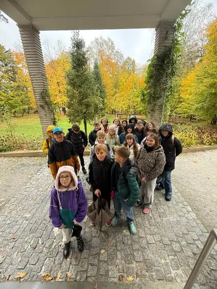 Klasa 5a odkrywa mikroświat – warsztaty biologiczne w Centrum Edukacji Ekologicznej