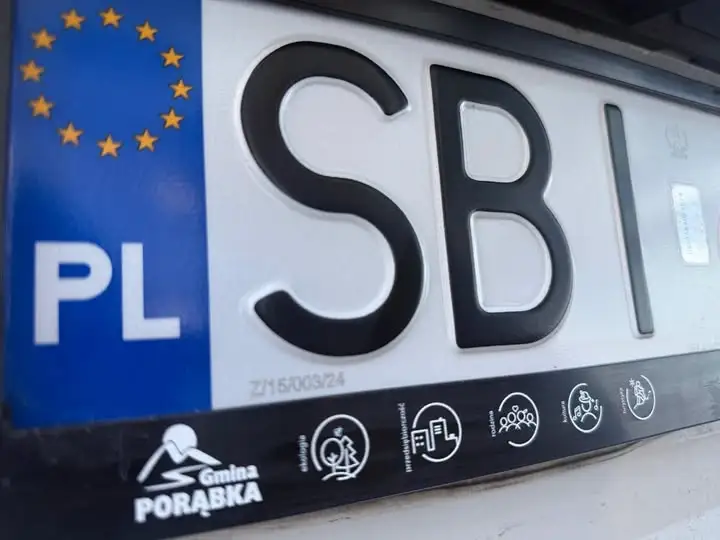 Gmina Porąbka rozdaje ramki na tablice rejestracyjne. Liczba ograniczona!