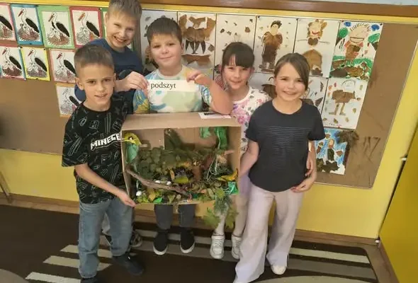 Klasa 3C z SP1 Kozy stworzyła makiety warstw lasu