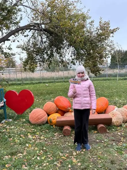 Uczniowie z Jawora pomagali psom w Dniu Kundelka mimo jesiennej aury