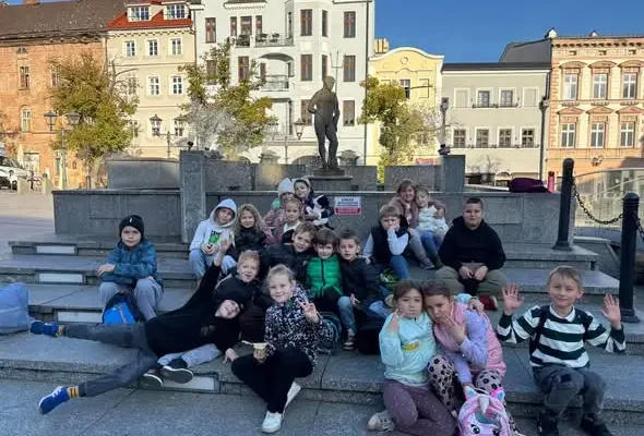 Klasa 2c odkrywa tajemnice Bielska – lekcja historii w terenie