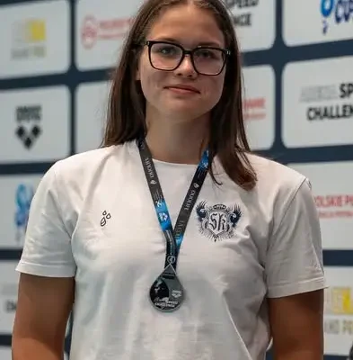 Karolina Klajmon z Gminy Jasienica z sześcioma medalami na otwarcie sezonu pływackiego