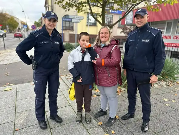Jaworzniccy policjanci przypominają o odblaskach w centrum miasta