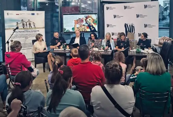 Jaworzno: Komendant Policji czytał bajki i promował rodziny zastępcze