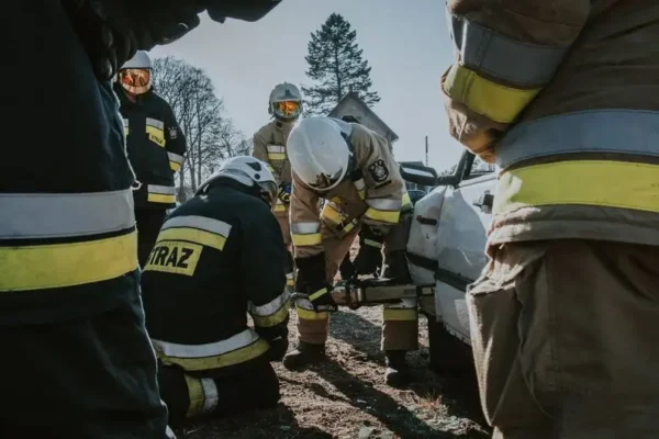 Tragedia w Nisku: Dwaj strażacy zginęli podczas akcji ratowniczej